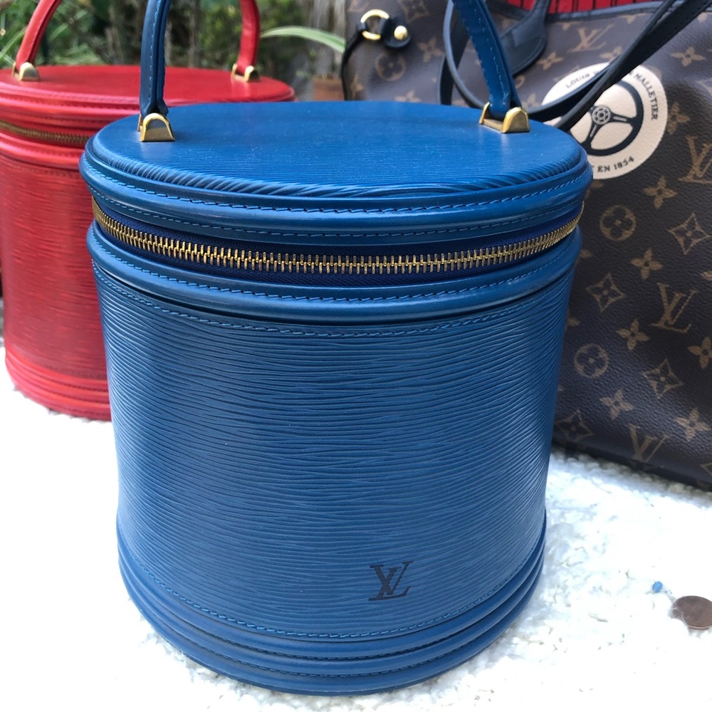 Louis Vuitton Bucket Blue EPI